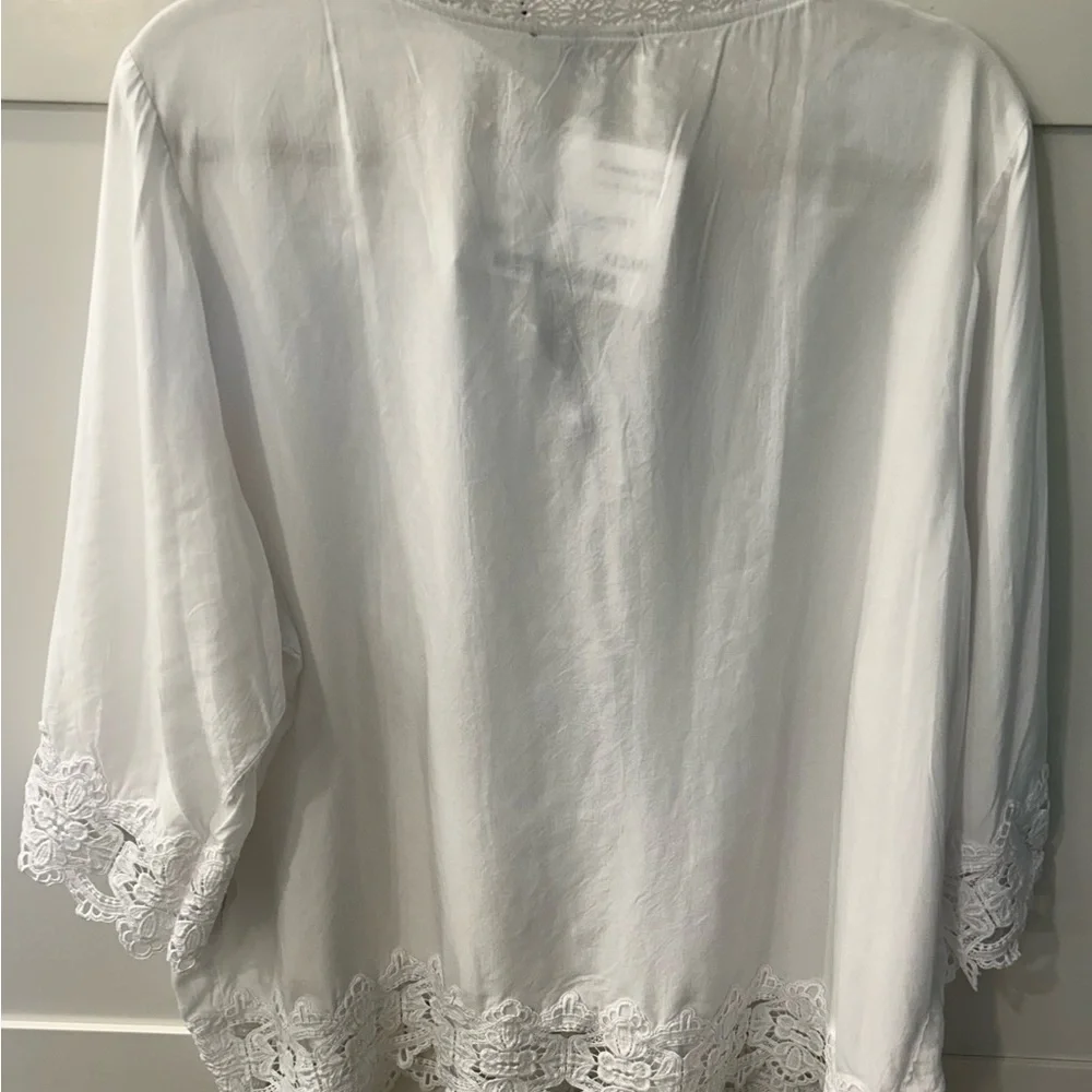 Chelsea & Theodore White Blouse with Lace Accents - Picture 3 of 3